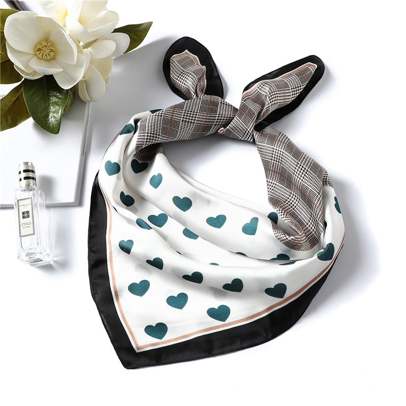 Foulard cœur carreaux vue profil