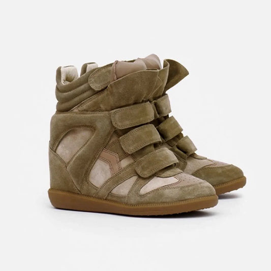 Sneakers Isabel Marant beige et blanc avec semelle compensée et détails en daim