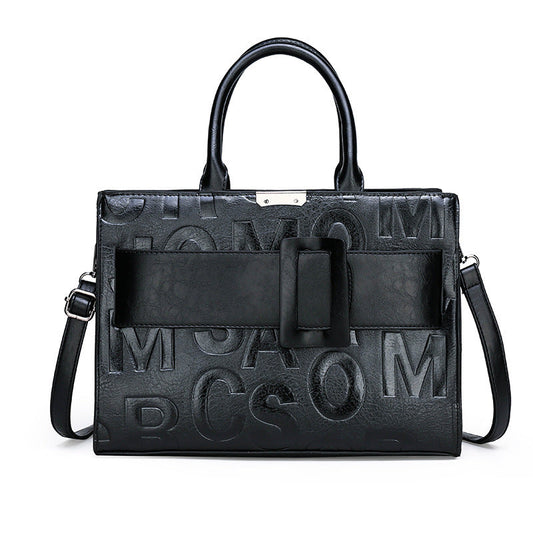 Sac Tresse en Cuir : l'Accessoire Intemporel qui Sublime Votre Silhouette