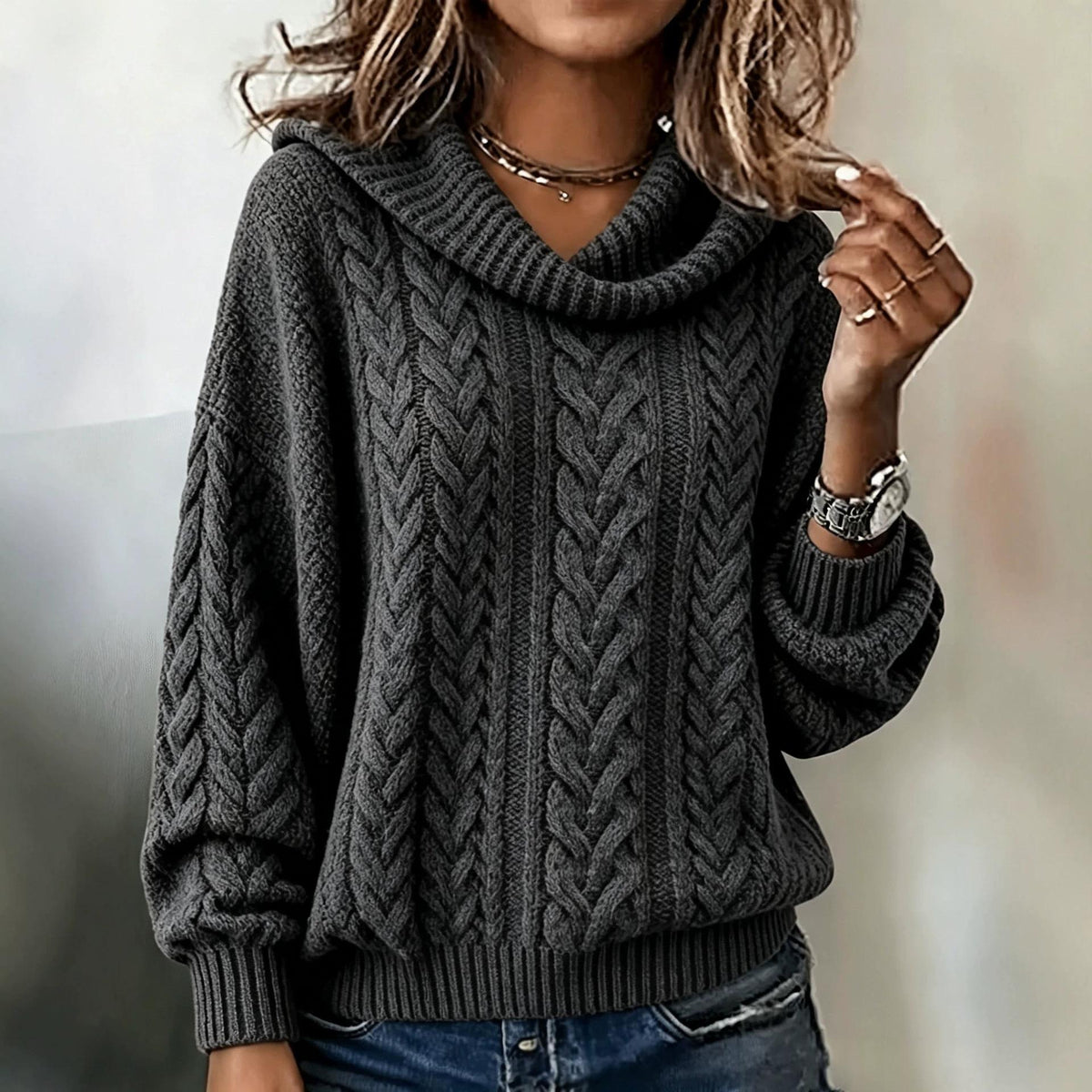 Maëva pull épais détail câble