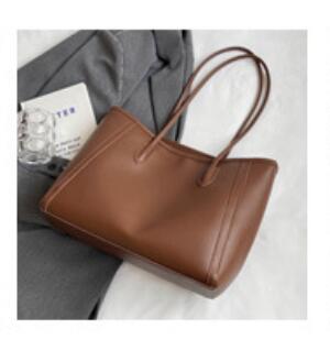 Sac main noir classique intemporel polyvalent élégant professionnel casual