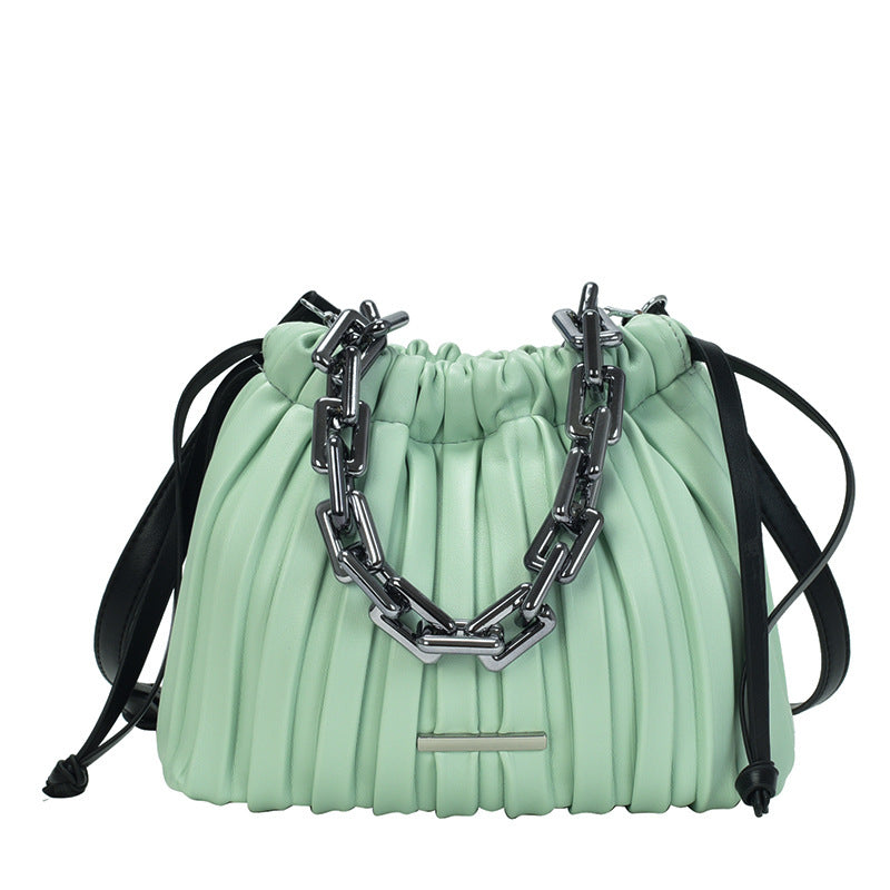 Sac seau plissé chaîne noir