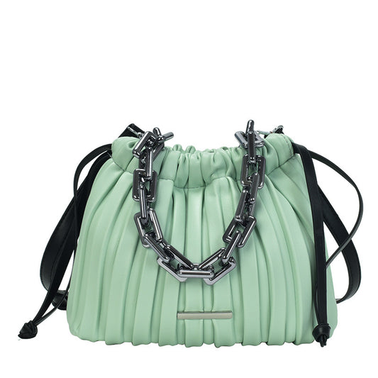 Sac seau plissé chaîne noir