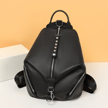 Vue frontale du sac à dos cuir Geneva montrant forme oreiller élégante et rivets décoratifs