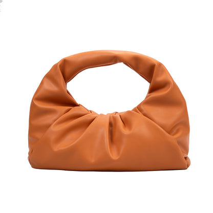 Détails sac épaule femme couture élégante