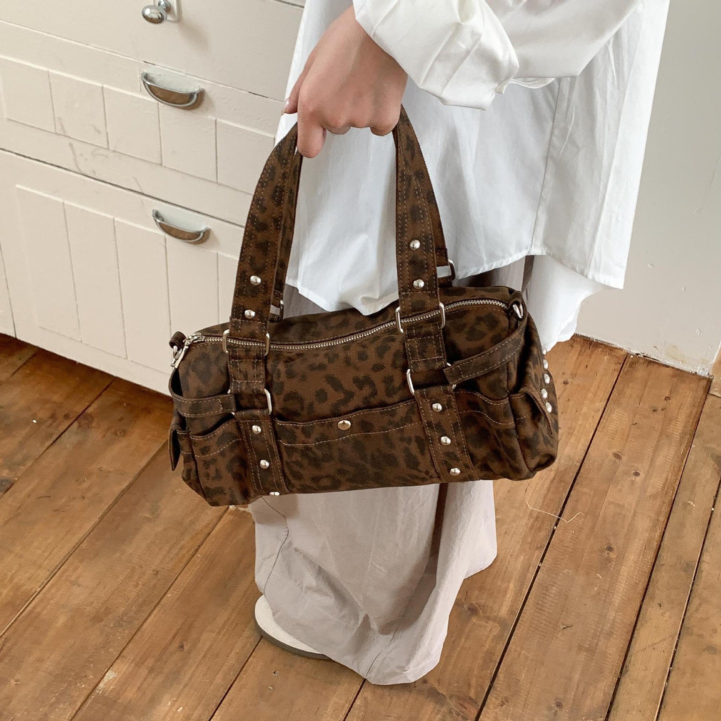 Sac main léopard vue profil