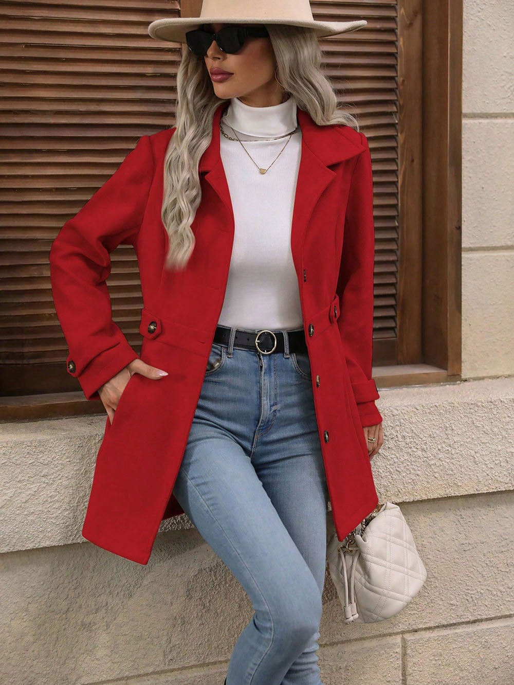 Lise manteau rouge vue face commuter