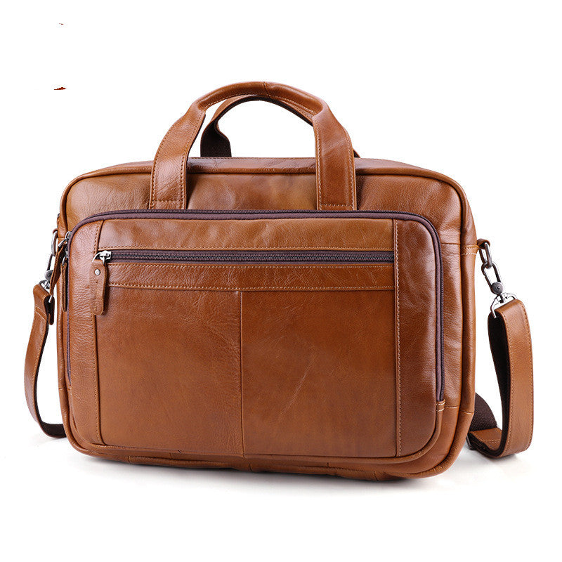 Sac ordinateur cuir 17 pouces avec laptop inséré, mallette business homme fermée

