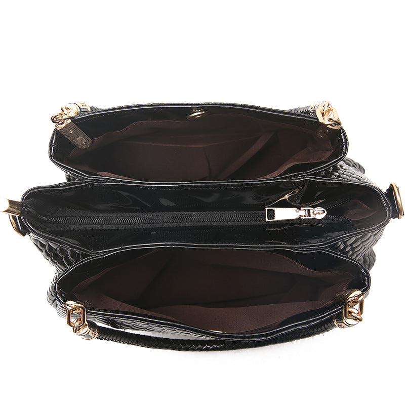 Pochette femme assortie motif crocodile PU, 18x11 cm, clutch ou attachée au grand sac

