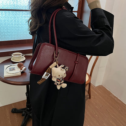Sac underarm noir avec pendentif décoratif bohème chic femme parisienne tendance