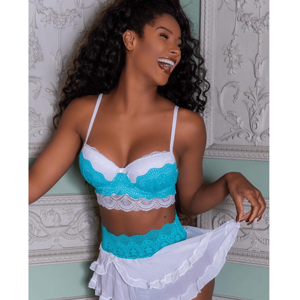 Bas dentelle femme assortis avec jupe chic pour tenue féminine raffinée