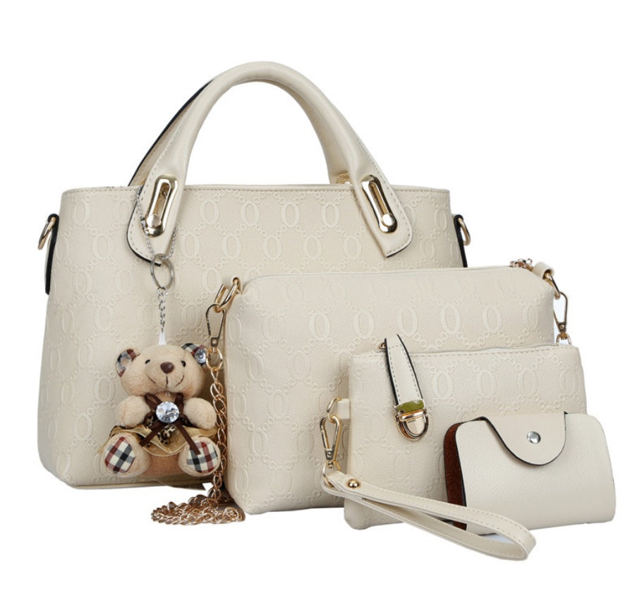Intérieur sac à main femme ouvert, doublure PU, poche zippée et poche creuse visibles


