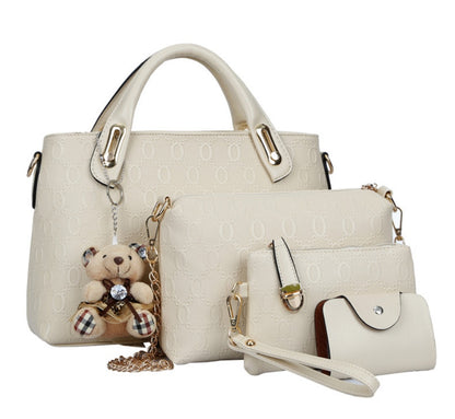 Intérieur sac à main femme ouvert, doublure PU, poche zippée et poche creuse visibles

