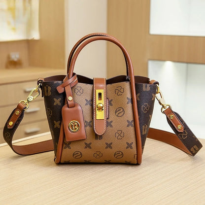 Sac messenger femme PVC doublure polyester