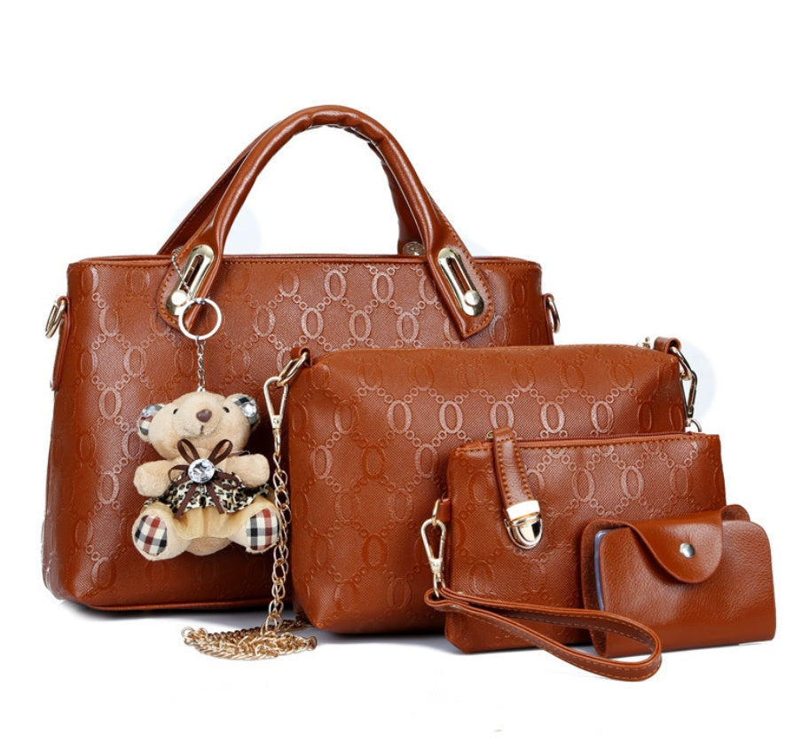 Poignée souple sac épaule femme rouge gaufré, finition couture soignée style américain

