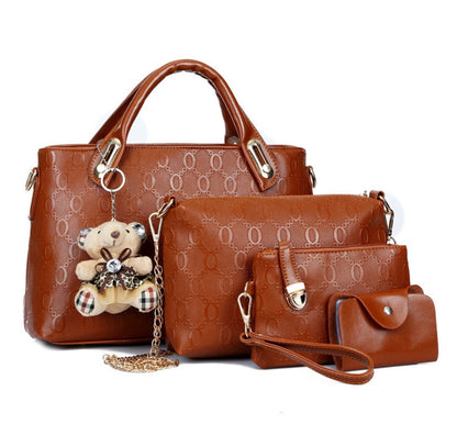 Poignée souple sac épaule femme rouge gaufré, finition couture soignée style américain

