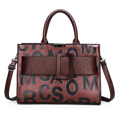 Intérieur grand sac femme ouvert, porte-documents, poche zippée, poche téléphone et patch visibles
