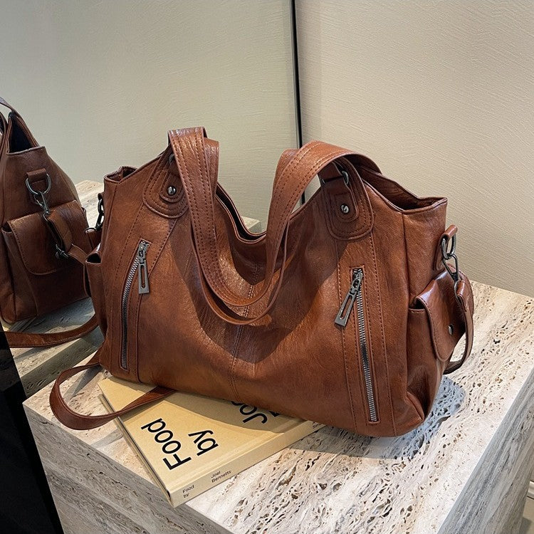 Détail liseré edge line sac rétro brun PU, finition bord soignée, style vintage femme

