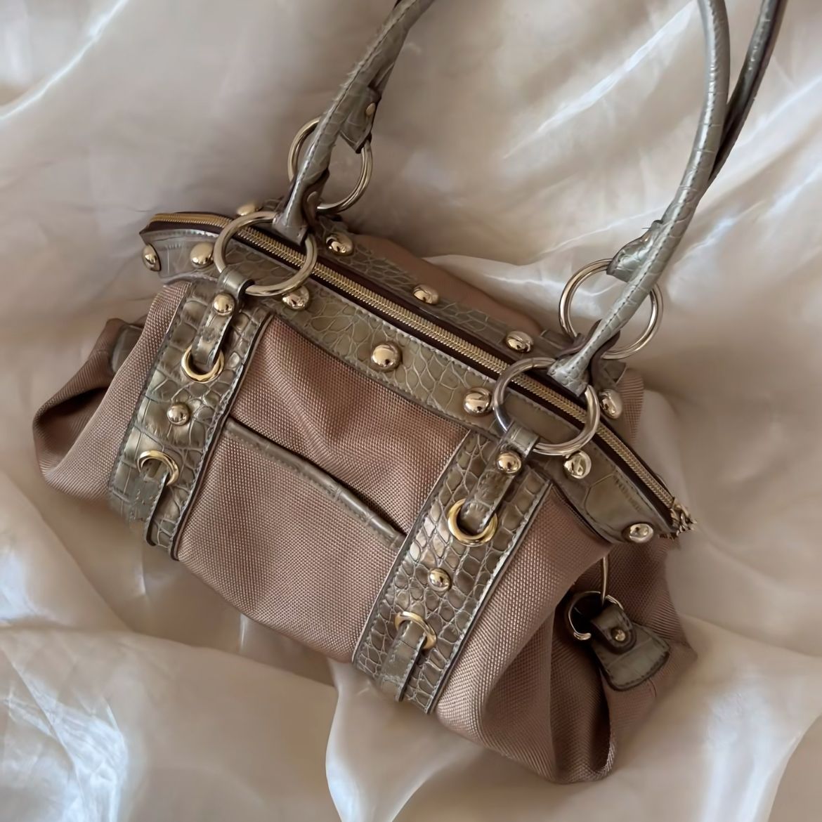 Sac underarm texturé vue profil