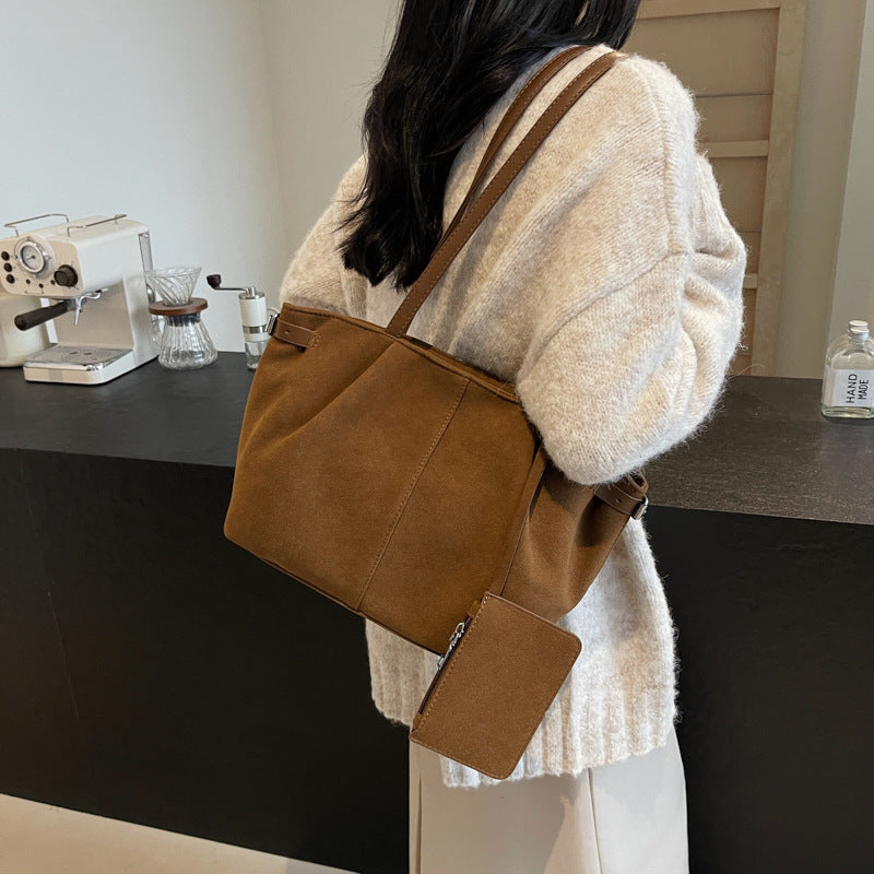 Xenia détail PU suède sewing line