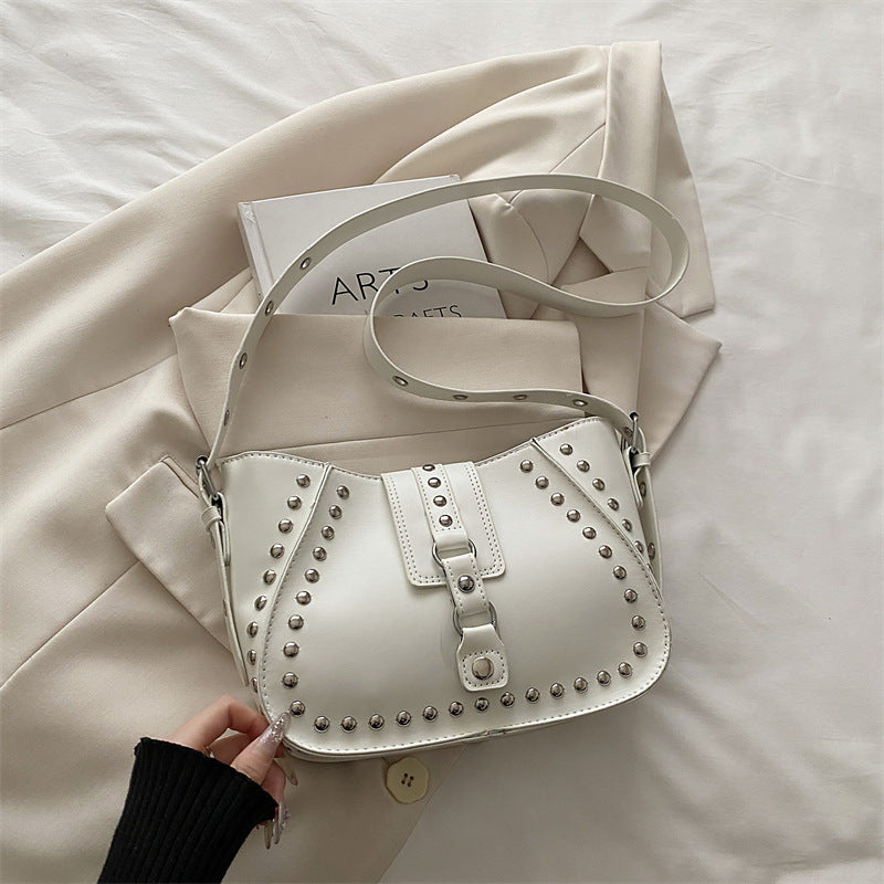 Sac commuter clous vue intérieure