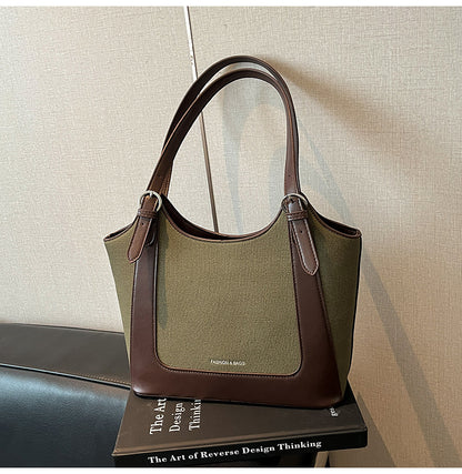 Éva détail PU stitching urban minimalist