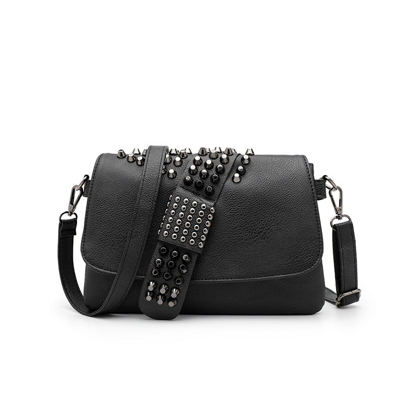 Sac bandoulière noir embossé détail