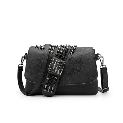 Sac bandoulière noir embossé détail