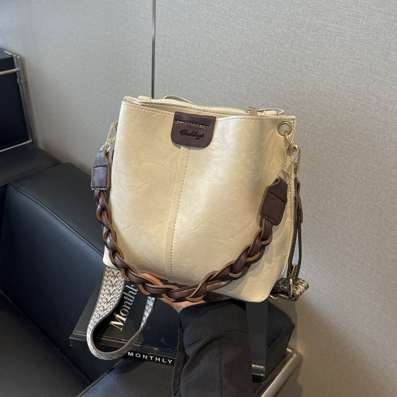 Tote bag niche chic noir underarm