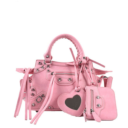 Sac carré rose femme texture diagonale contraste sophistiqué épaule tendance