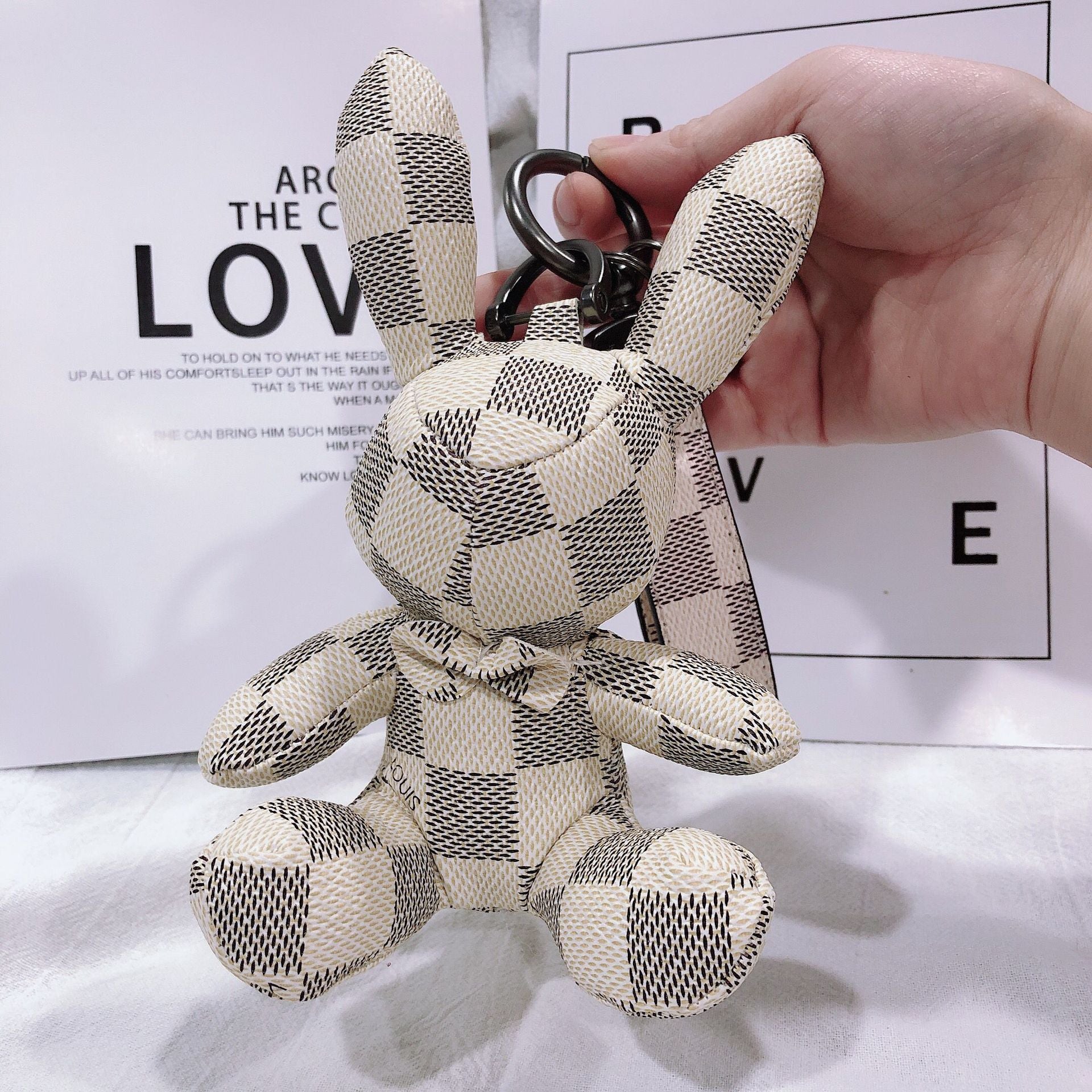 Lapin blanc carreaux