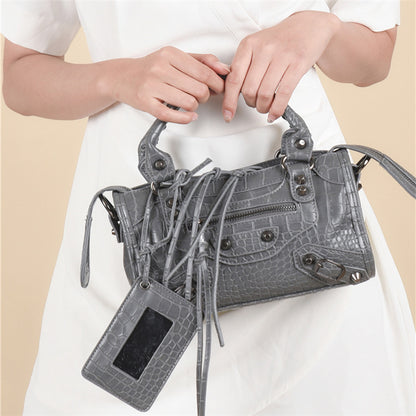 Petit sac bandoulière gris clair femme style city minimaliste simple élégant