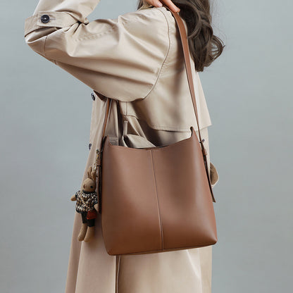 Sac seau underarm cuir kaki