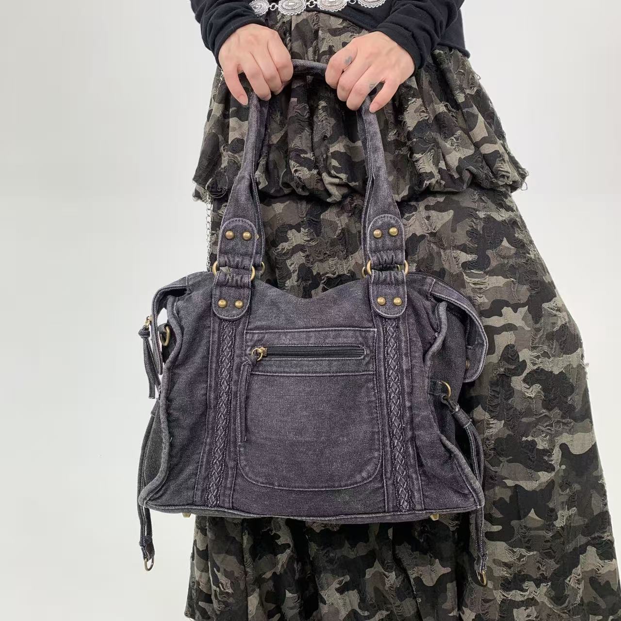 Sac city bag cowboy black PU souple profil latéral, format compact quotidien femme
