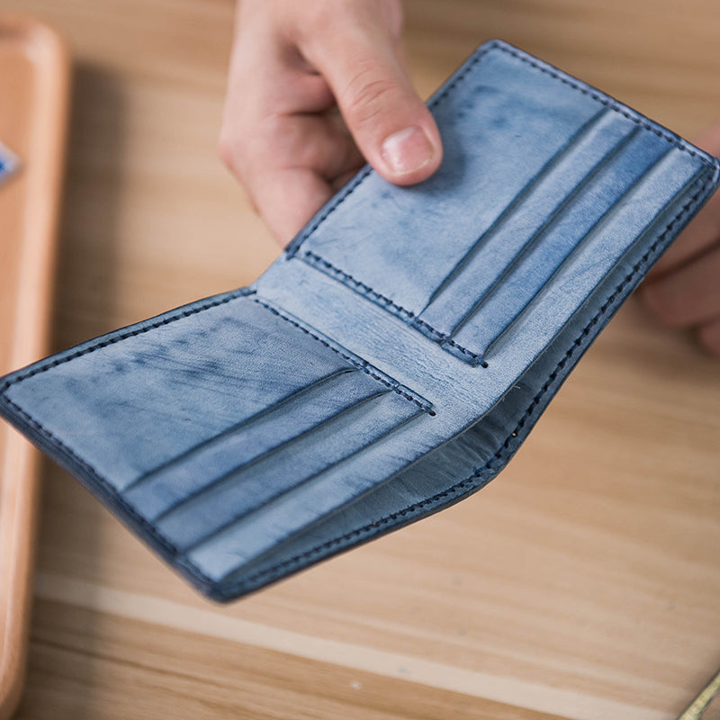 Intérieur portefeuille cuir artisanal horizontal avec compartiments cartes et billets