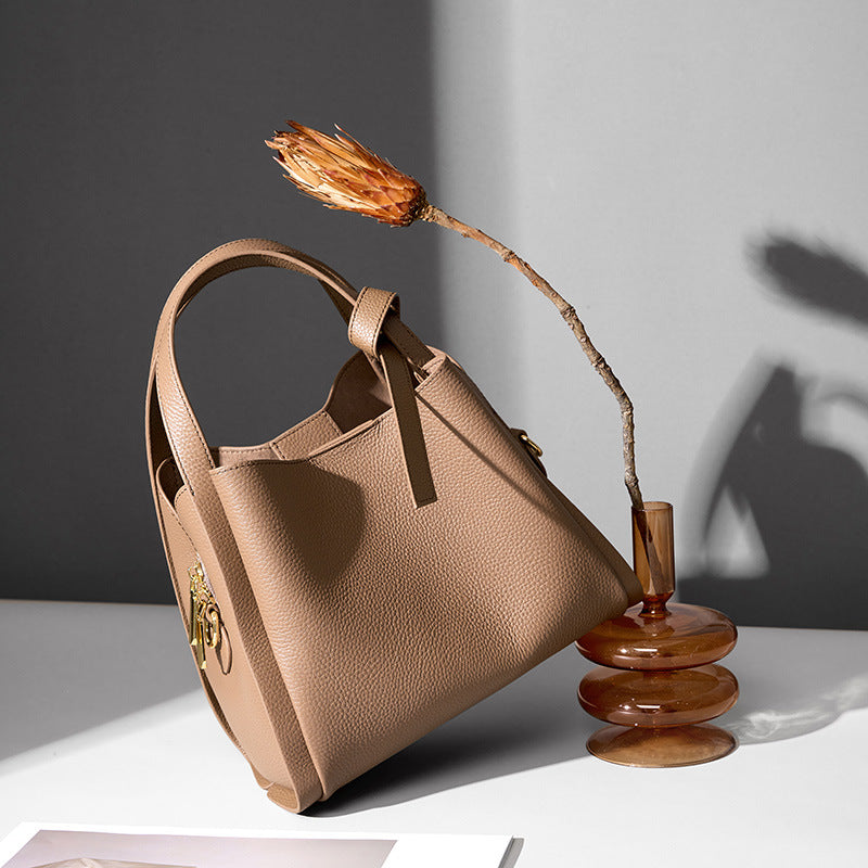 Sac seau cuir crossbody vue profil