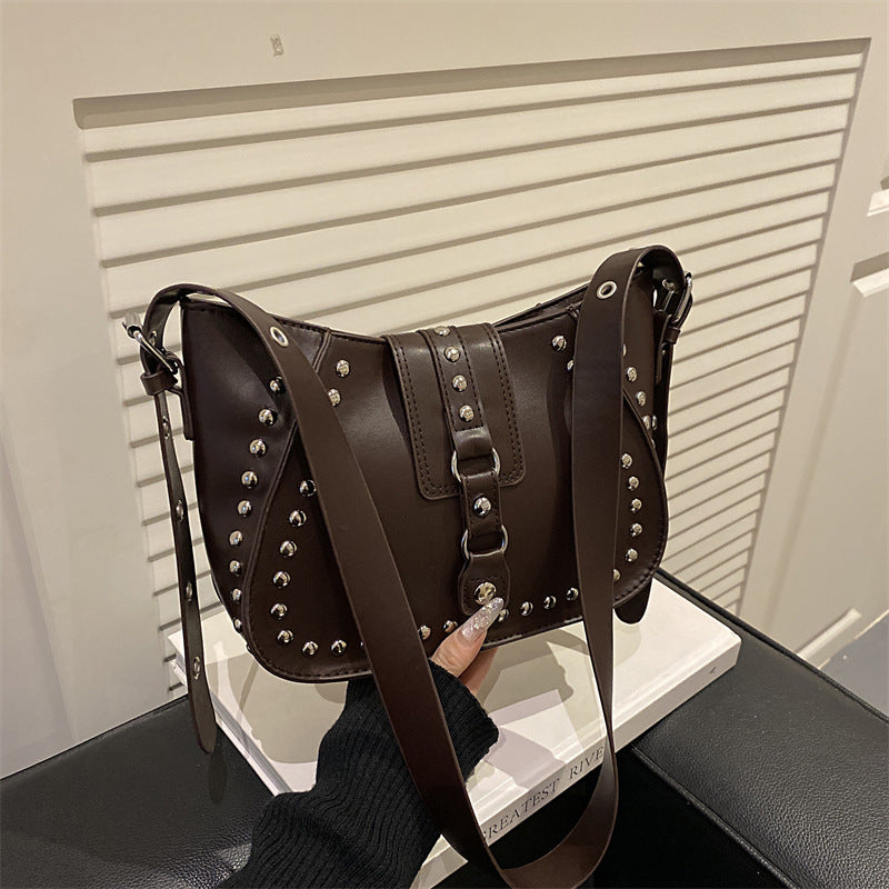Sac commuter underarm clous rouge