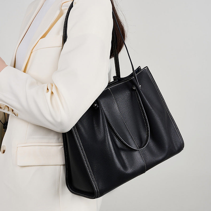 Mallette cuir femme profil latéral, épaisseur 4 cm, cuir bovin première couche mi-souple
