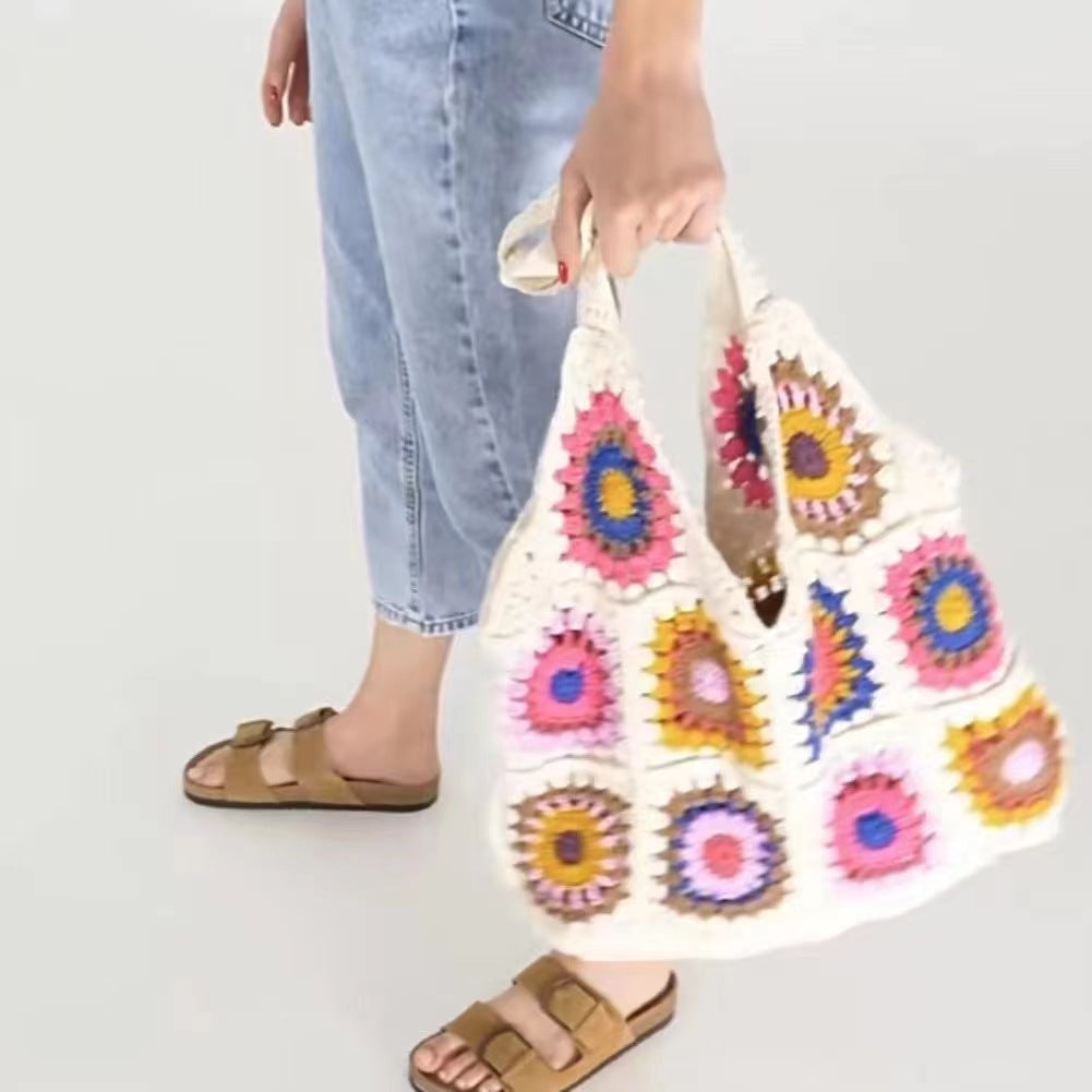 Gros plan maille crochet ajourée sac coton abricot, texture artisanale fil naturel tendance
