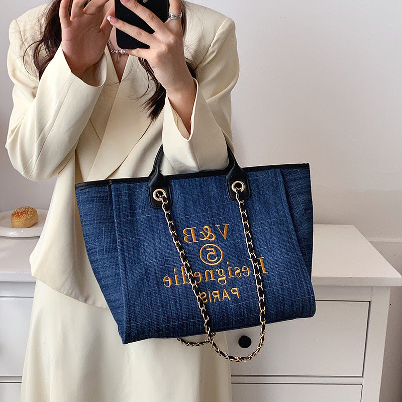 Grand sac bleu nuit chaîné