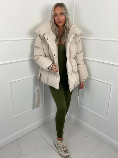 Manteau d’Hiver Femme avec Col à Revers et Ceinture – Chaud & Élégant