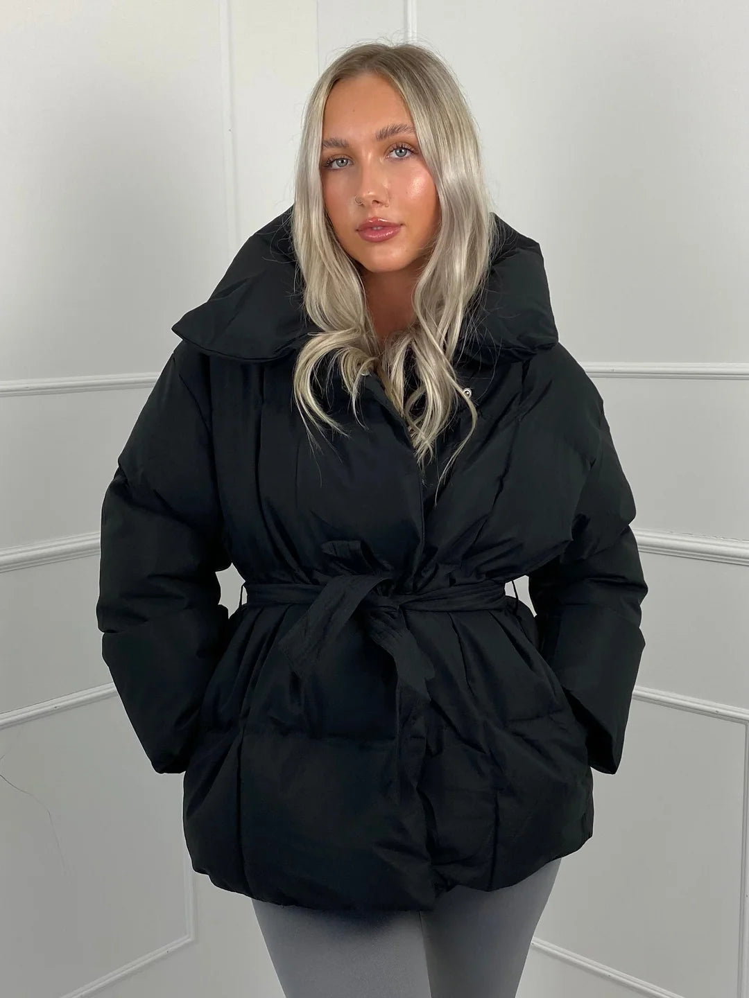 Manteau d’Hiver Femme avec Col à Revers et Ceinture – Chaud & Élégant