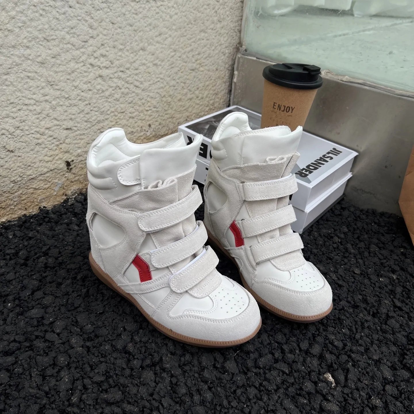 Chaussures sport femme vue arrière - montante cuir avec renfort talon