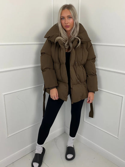 Manteau d’Hiver Femme avec Col à Revers et Ceinture – Chaud & Élégant
