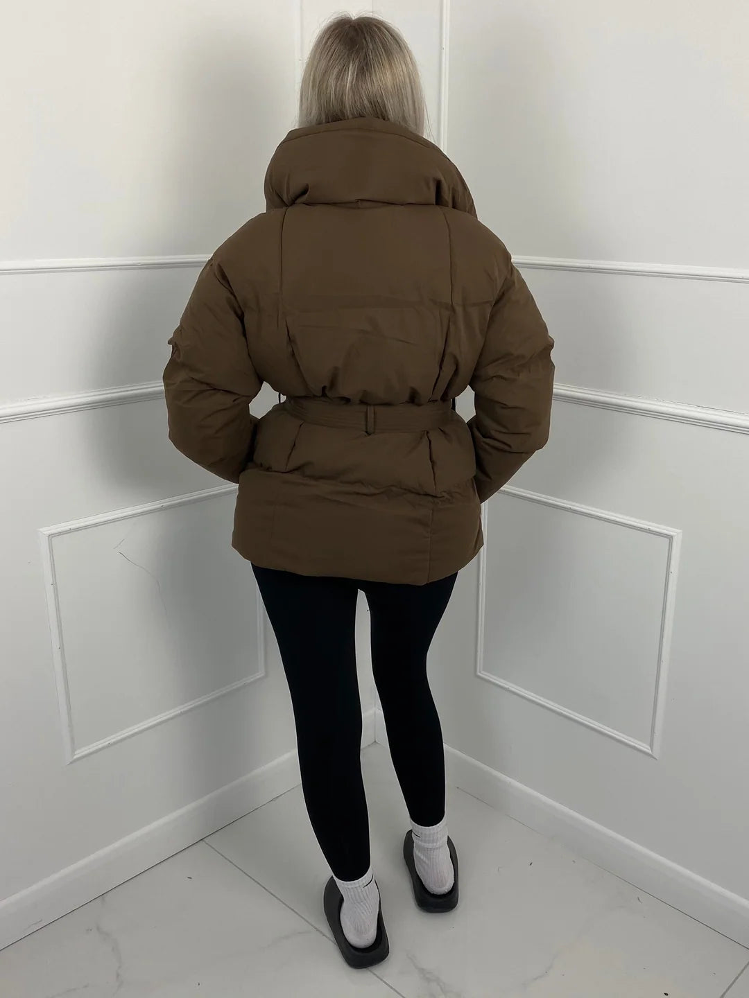 Manteau d’Hiver Femme avec Col à Revers et Ceinture – Chaud & Élégant
