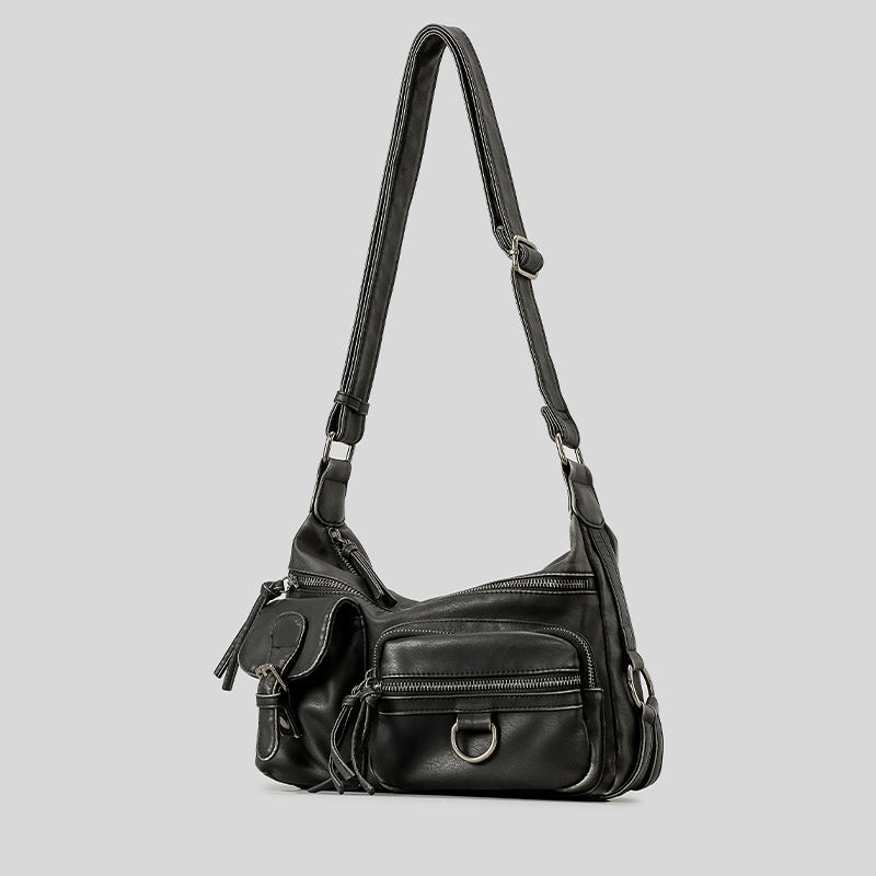 Détail texture cuir PU premium qualité du sac vintage style motard femme