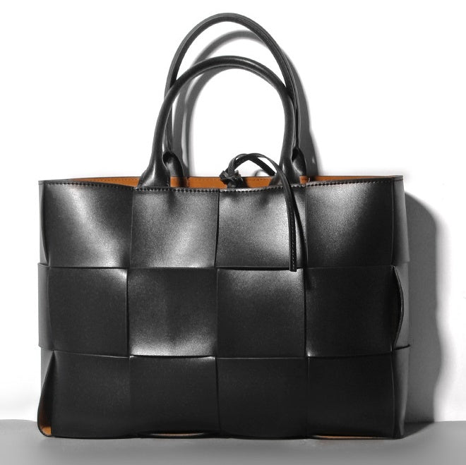 Régine détail cuir vachette tressé