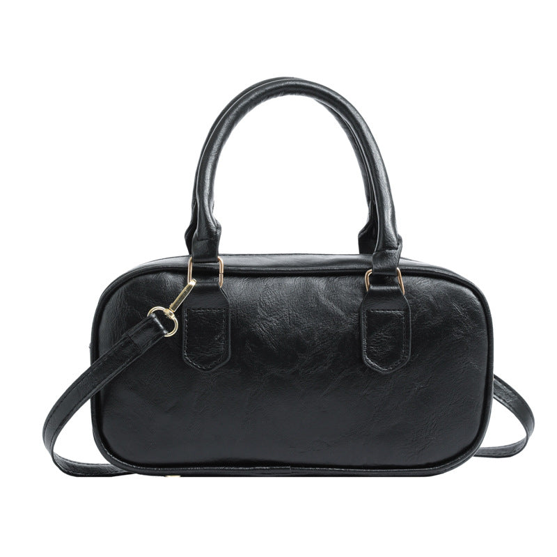 Profil du petit sac carré horizontal montrant l'épaisseur et la forme structurée