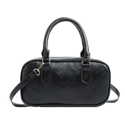 Profil du petit sac carré horizontal montrant l'épaisseur et la forme structurée