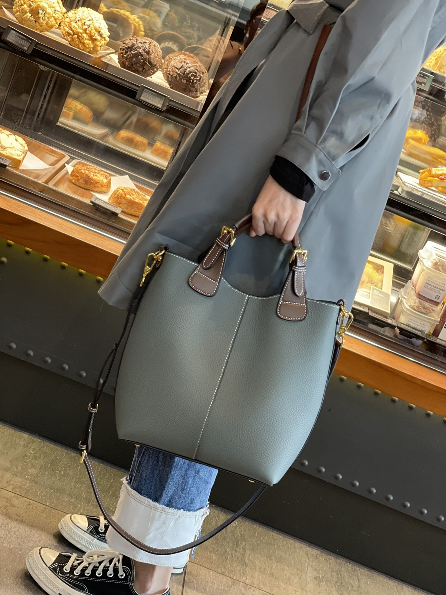 Sac messenger cuir gris éléphant